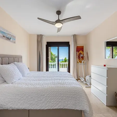 Marina De La Duquesa - Beachfront Apartment